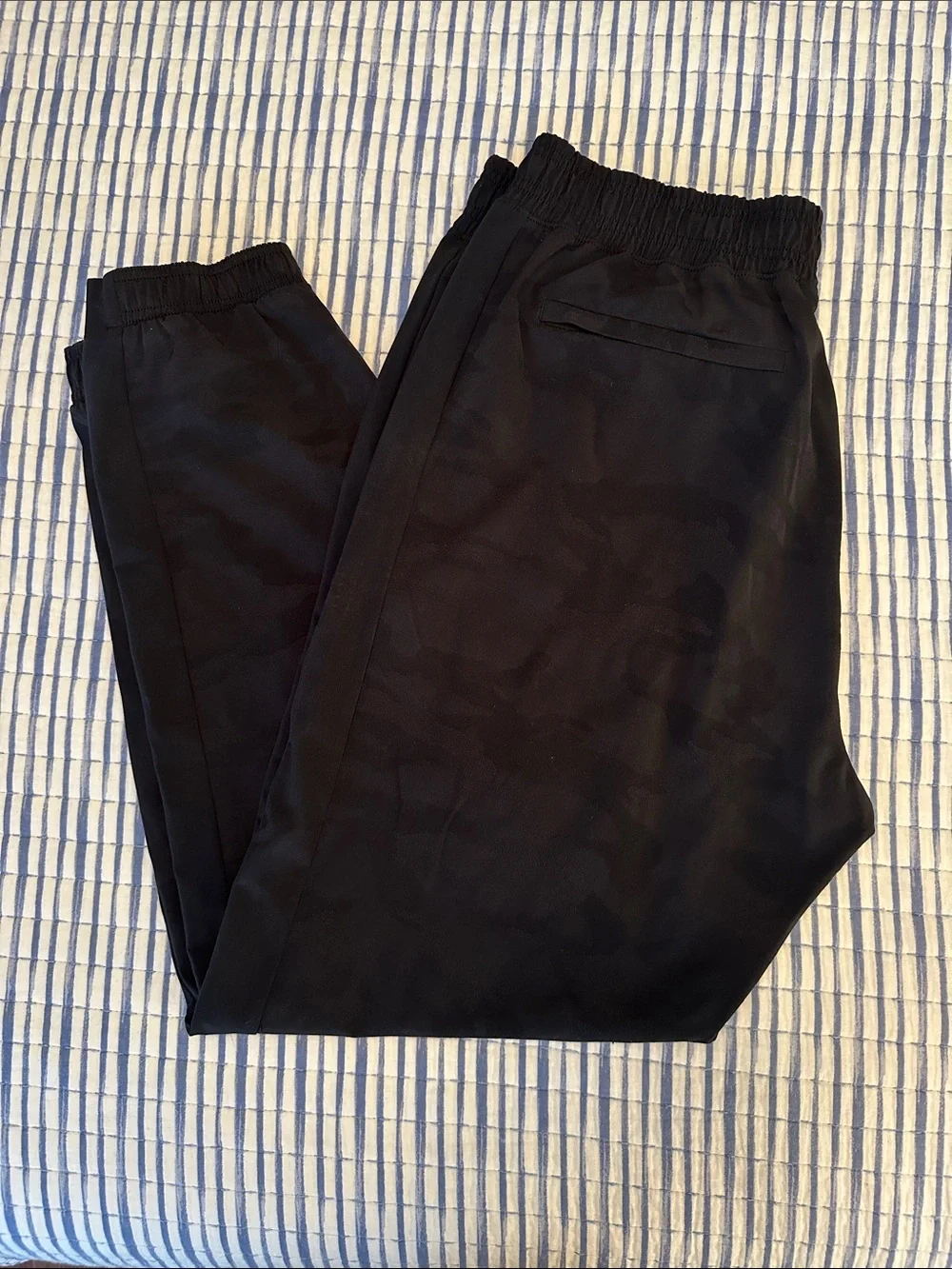 Athleta Women’s Textured Brooklyn Black Camo Jogger Pants Size 12